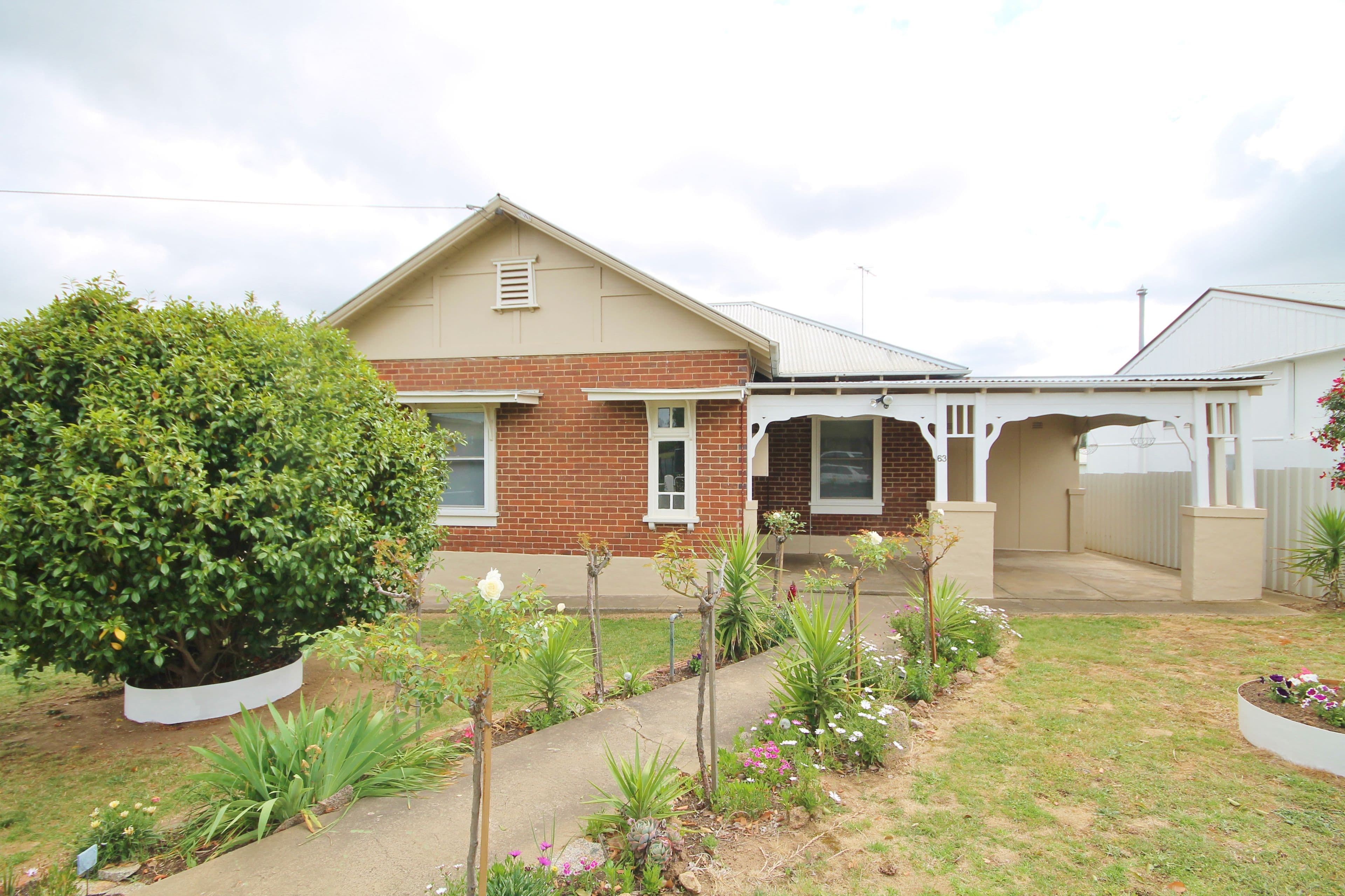 61 Currawong Street, Young - Image 1