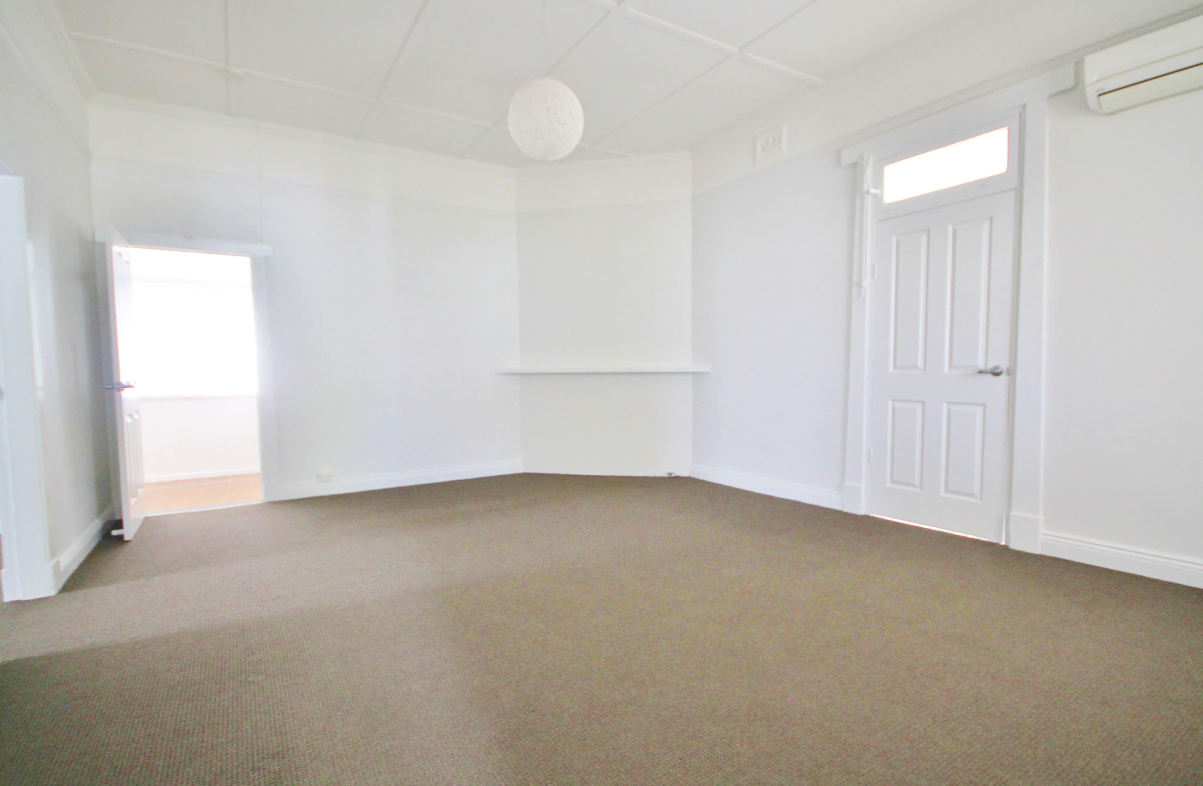 61 Currawong Street, Young - Thumbnail 2