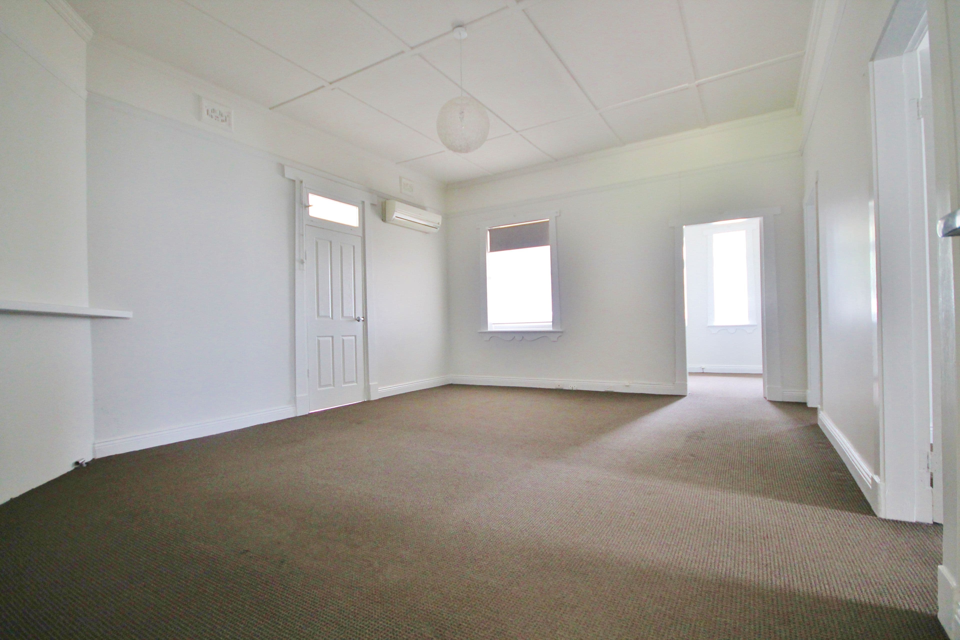 61 Currawong Street, Young - Thumbnail 3