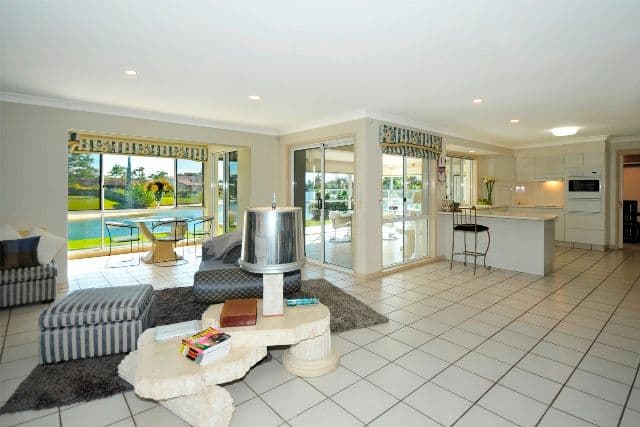 24 Cocos Crescent, BROADBEACH WATERS QLD 4218, Broadbeach Waters - Thumbnail 7