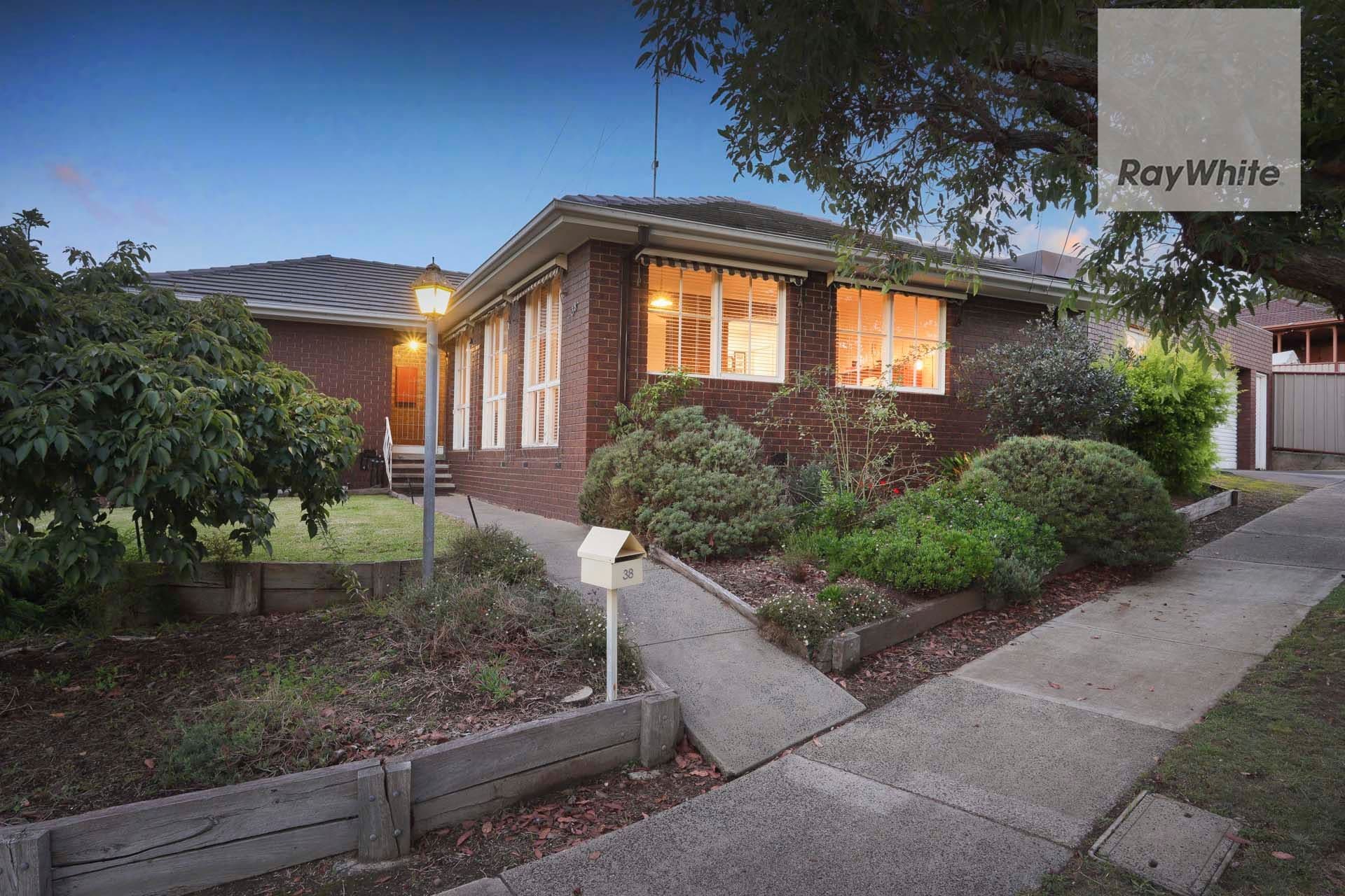 38 Beresford Crescent, Gladstone Park VIC 3043, Gladstone Park - Thumbnail 2