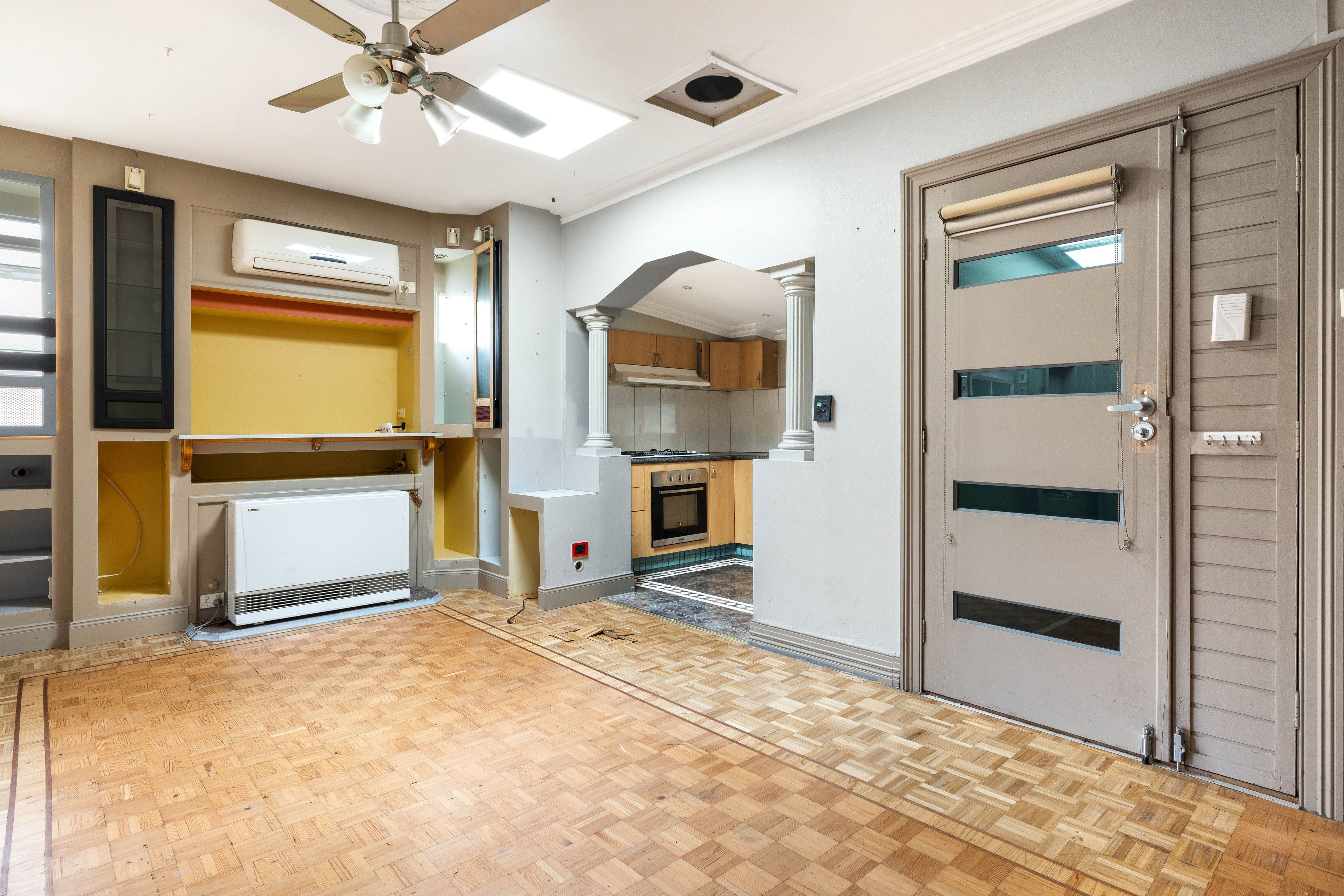 16 Kerang Avenue, Reservoir VIC 3073, Reservoir - Thumbnail 4