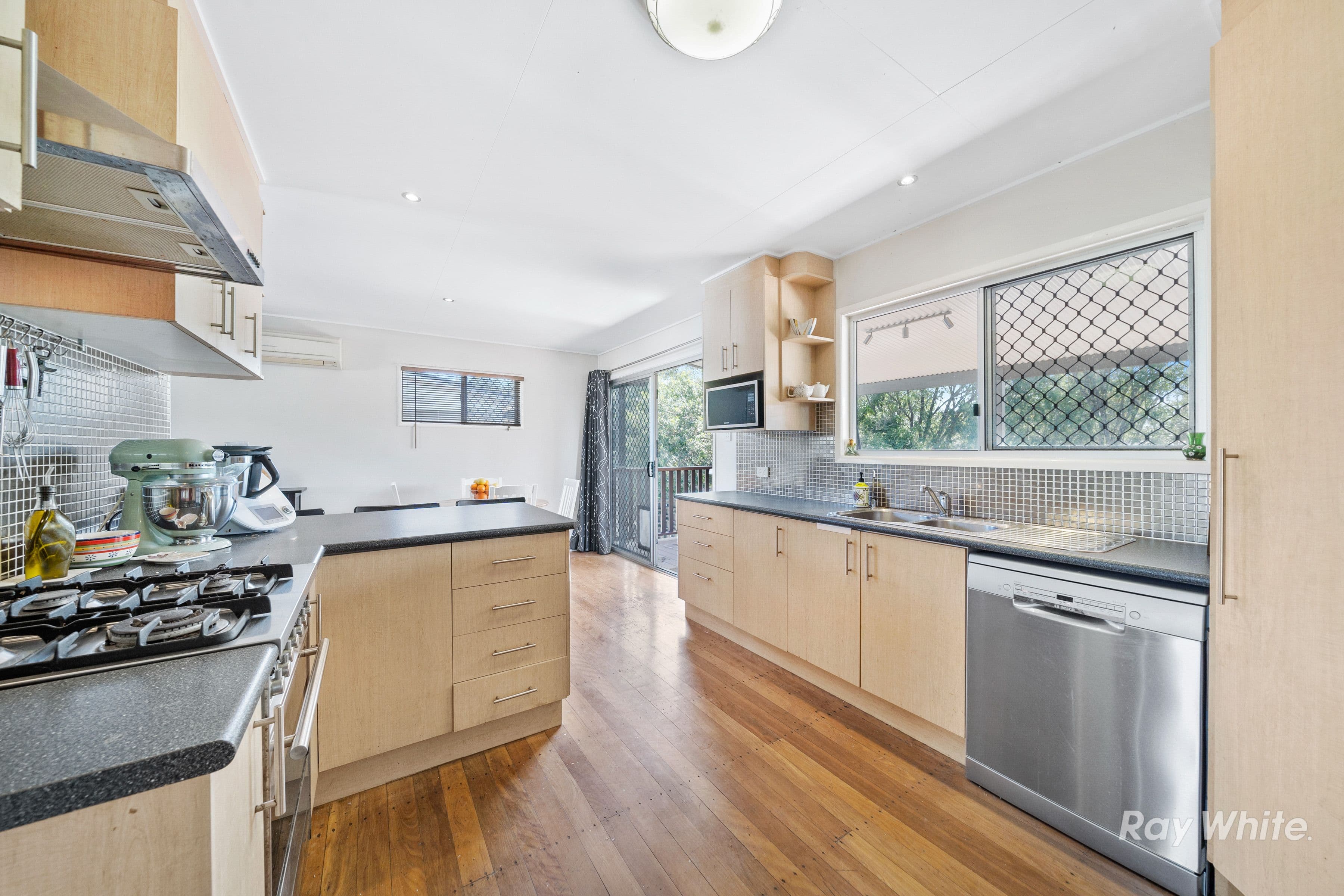 6 Kiparra Street, Mansfield QLD 4122, Mansfield - Thumbnail 2