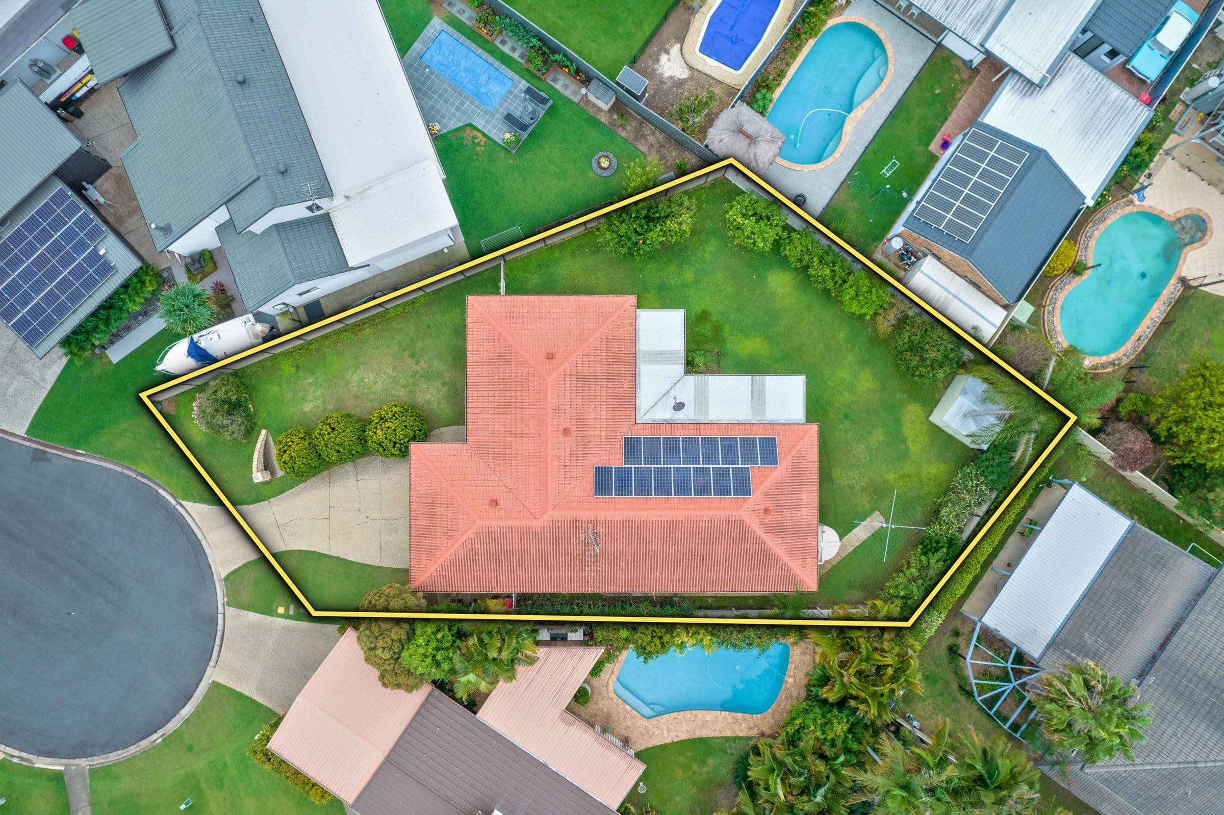 11 Columbia Court, Newport QLD 4020, Newport - Thumbnail 2