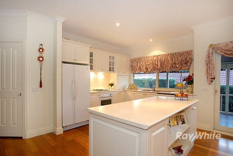 104 Earlsfield Drive, BERWICK VIC 3806, Berwick - Thumbnail 2
