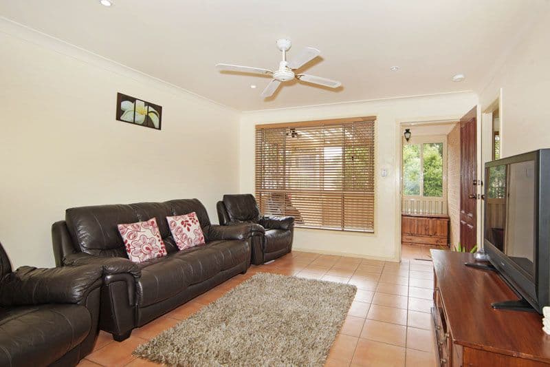 4 Castlereagh Crescent, BATEAU BAY NSW 2261, Bateau Bay - Thumbnail 2