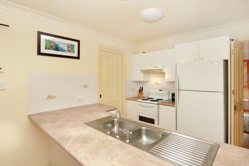 4 Castlereagh Crescent, BATEAU BAY NSW 2261, Bateau Bay - Thumbnail 4