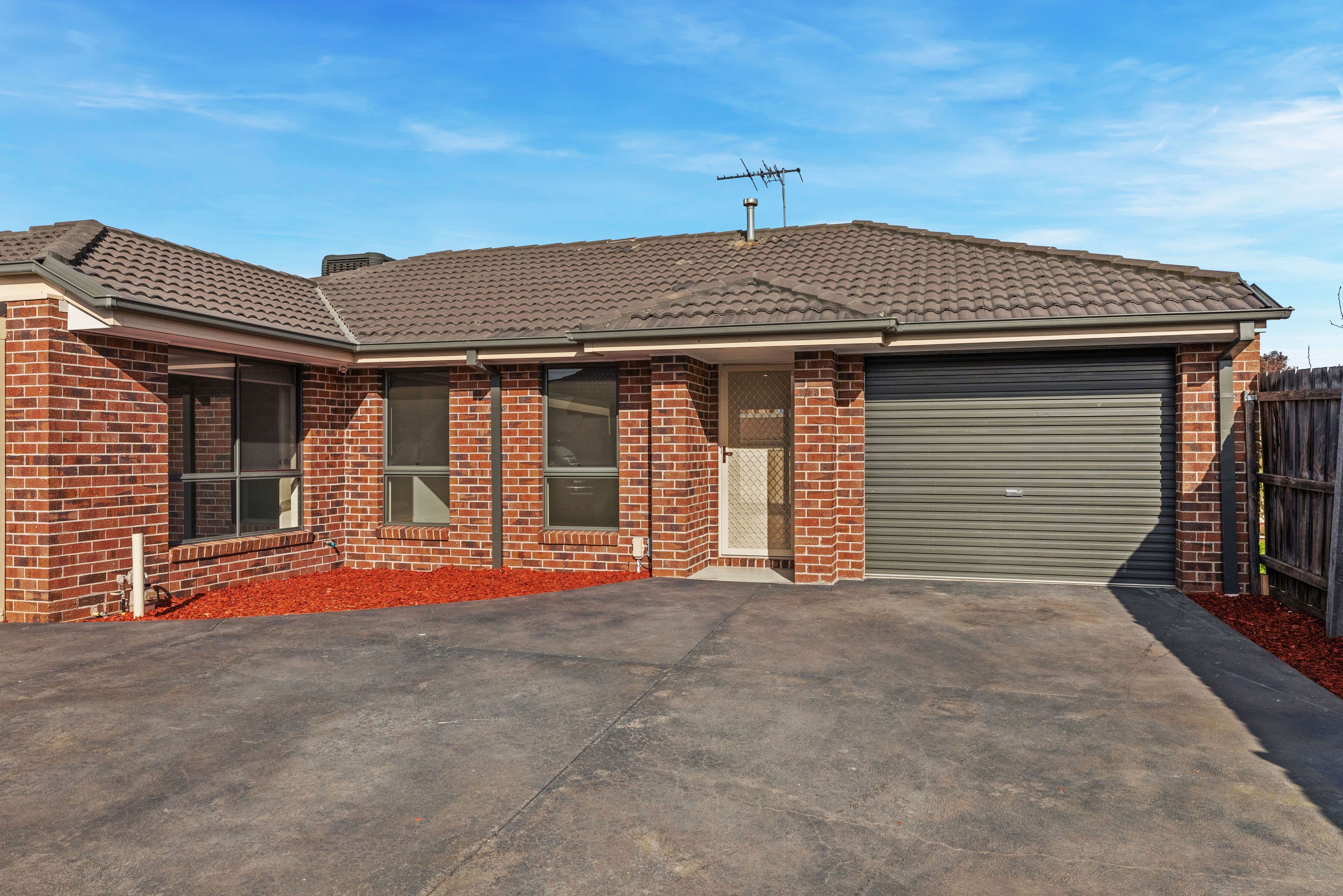 33 Furlong Road, Sunshine North VIC 3020, Sunshine North - Thumbnail 2