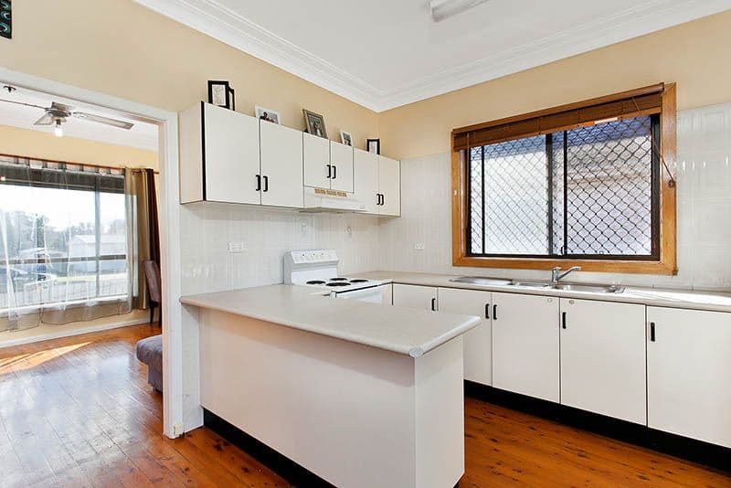 8 Jason Avenue, BARRACK HEIGHTS NSW 2528, Barrack Heights - Thumbnail 2