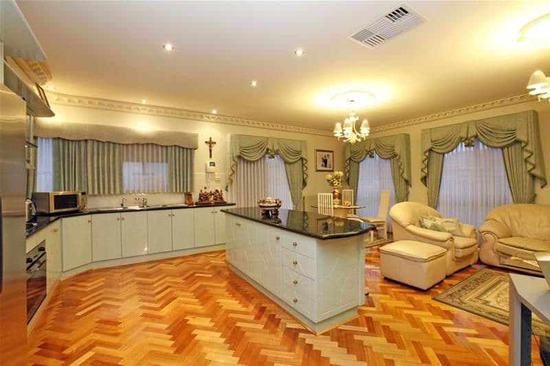 25 Oakden Drive, BUNDOORA VIC 3083, Bundoora - Thumbnail 2