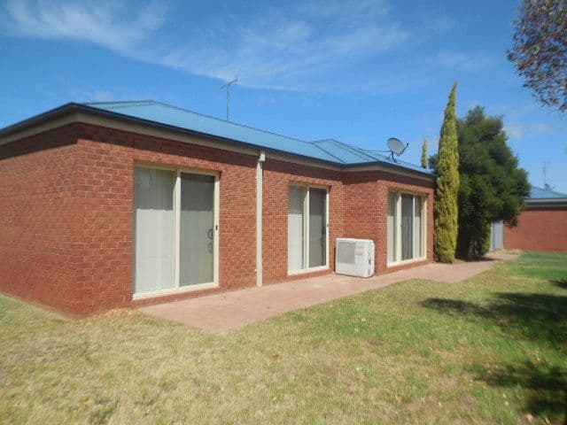 114 Sutton Street, Echuca VIC 3564, Echuca - Thumbnail 2