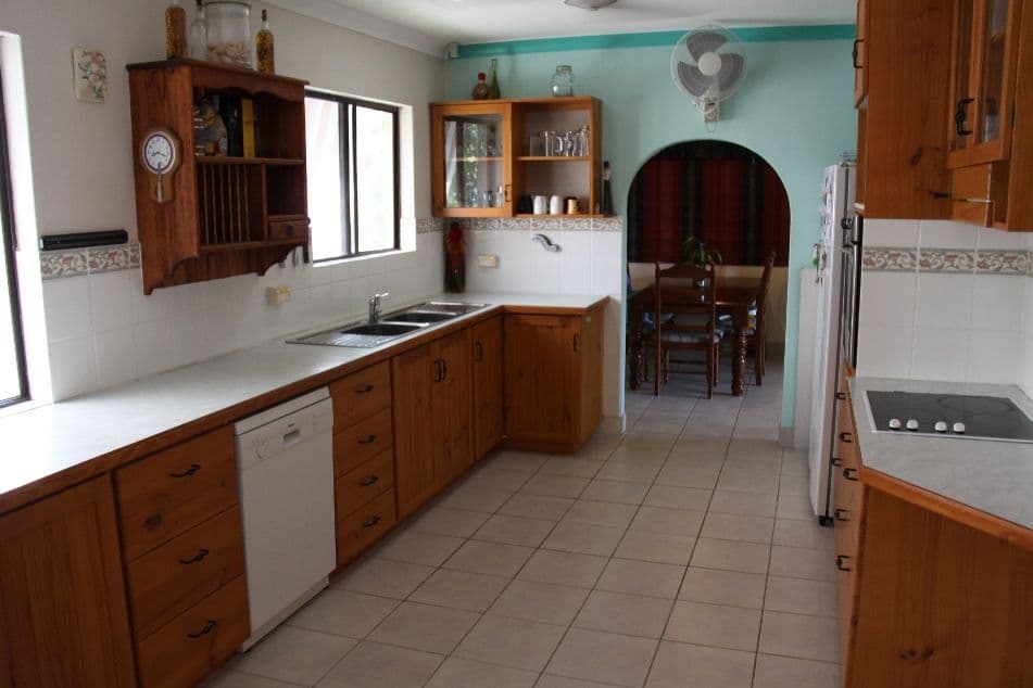 1 Buckley Court, TANNUM SANDS QLD 4680, Tannum Sands - Thumbnail 4