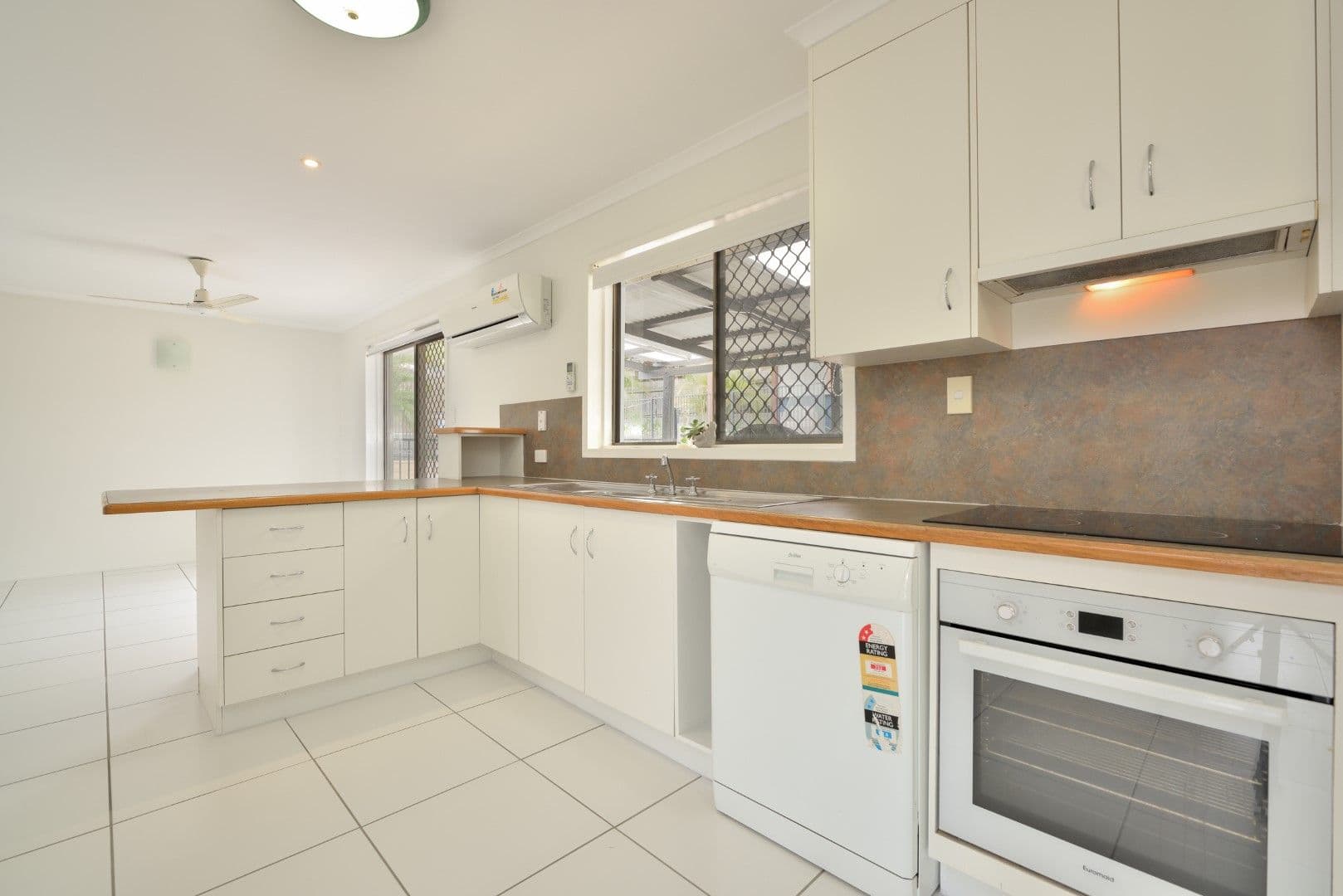20 Waratah Street, Kin Kora QLD 4680, Kin Kora - Thumbnail 4