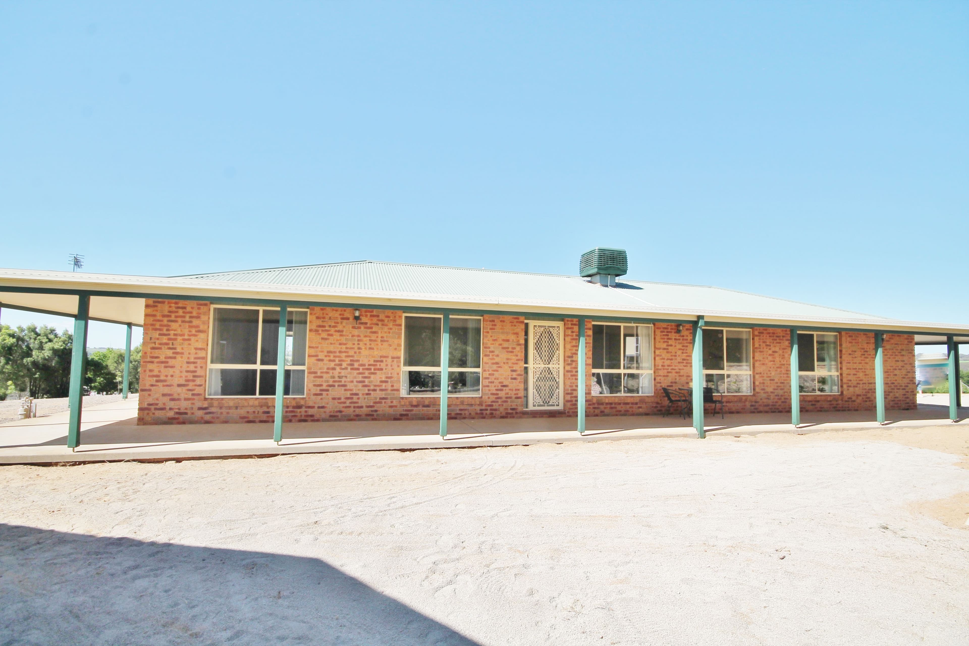 153 Willawong Street, Young - Image 1