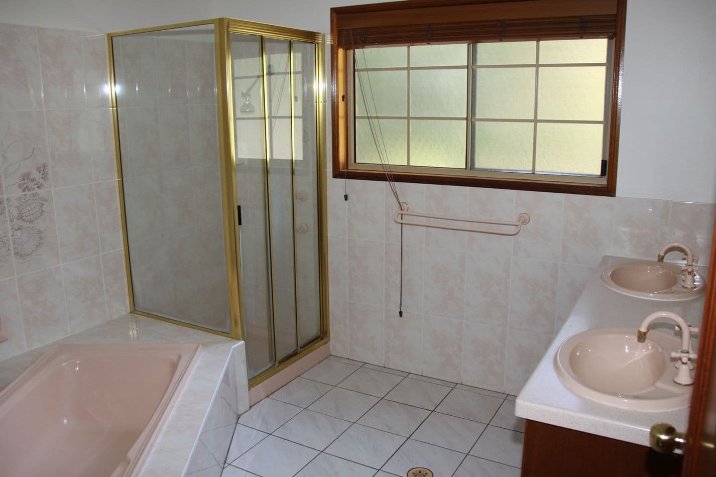 18 Golden Avenue, Tannum Sands QLD 4680, Tannum Sands - Thumbnail 5
