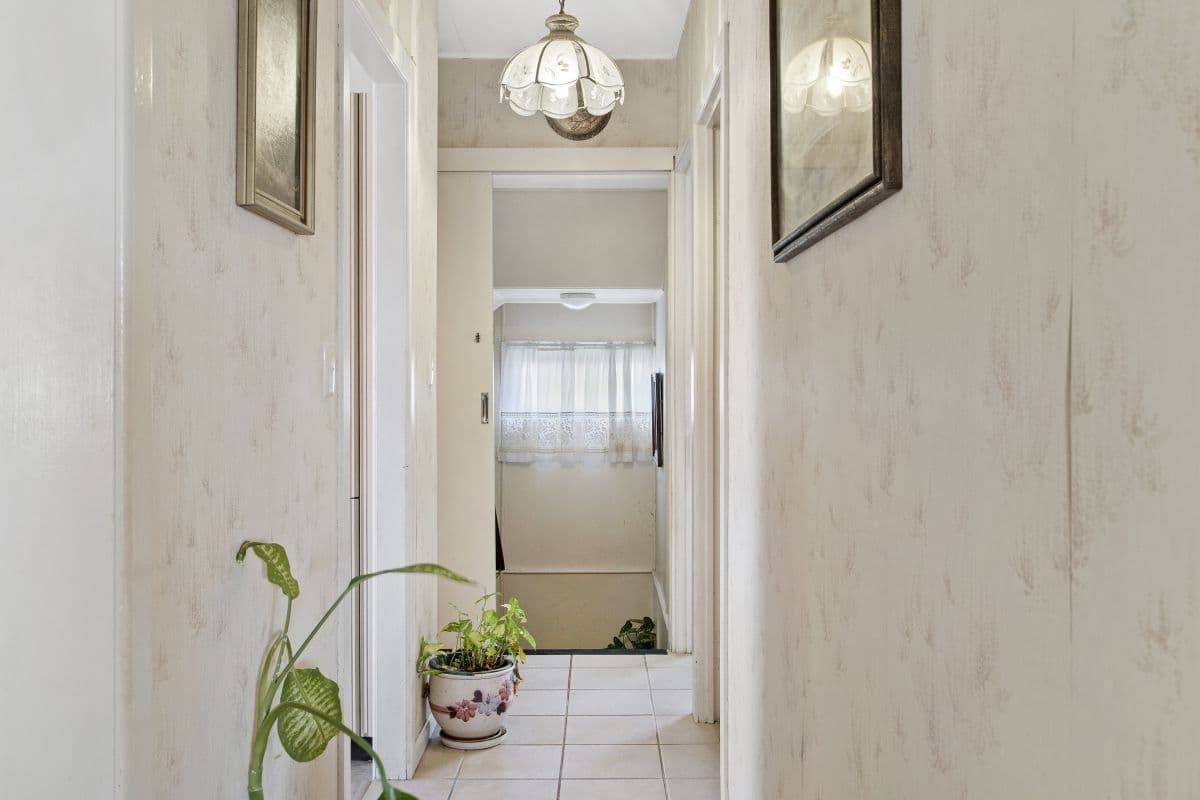 10 Waratah Avenue, Biggera Waters QLD 4216, Biggera Waters - Thumbnail 4