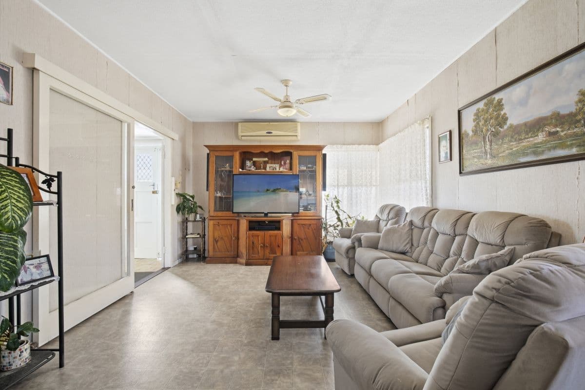 10 Waratah Avenue, Biggera Waters QLD 4216, Biggera Waters - Thumbnail 8