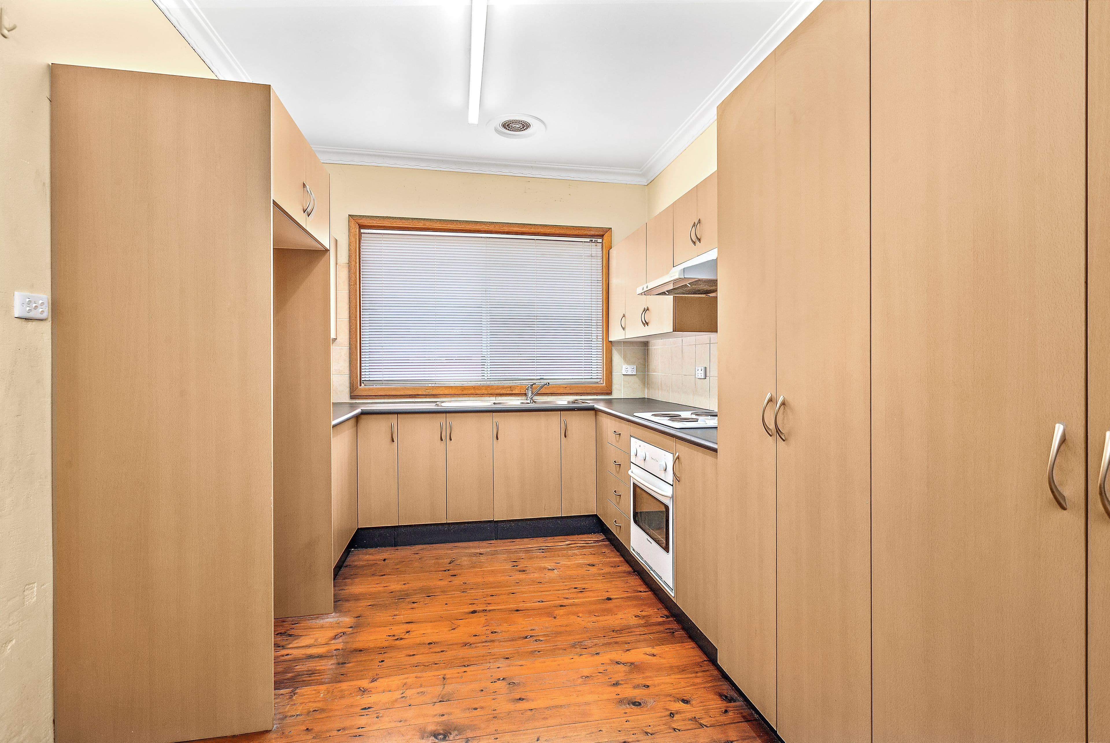81 Parkes Street, Oak Flats - Thumbnail 2