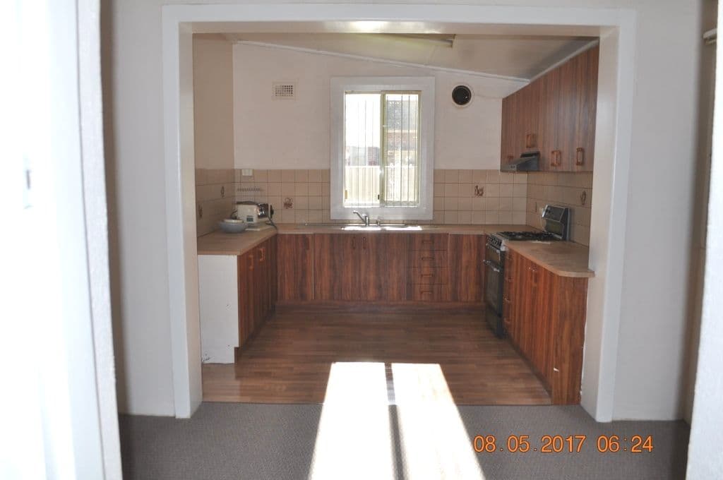 86 Sutton Street, Cootamundra - Thumbnail 4
