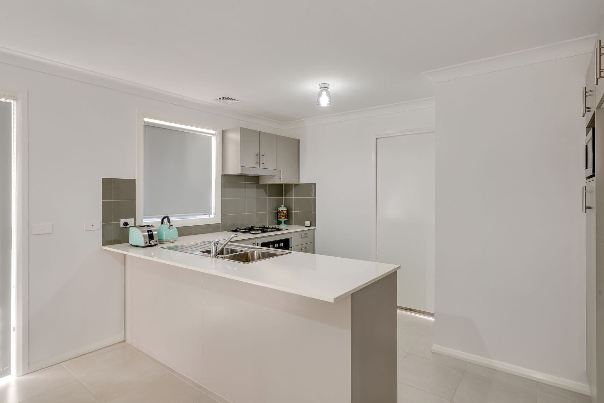 100 Hampshire Boulevard, Spring Farm - Thumbnail 4