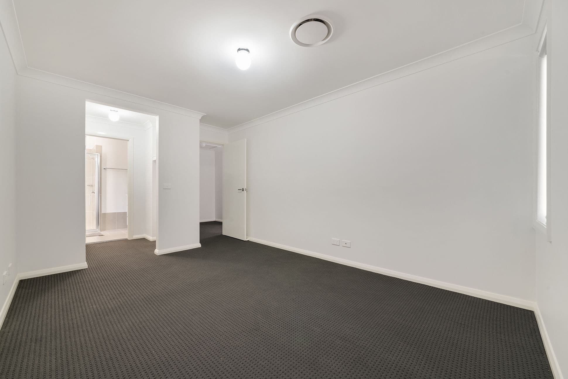 100 Hampshire Boulevard, Spring Farm - Thumbnail 5