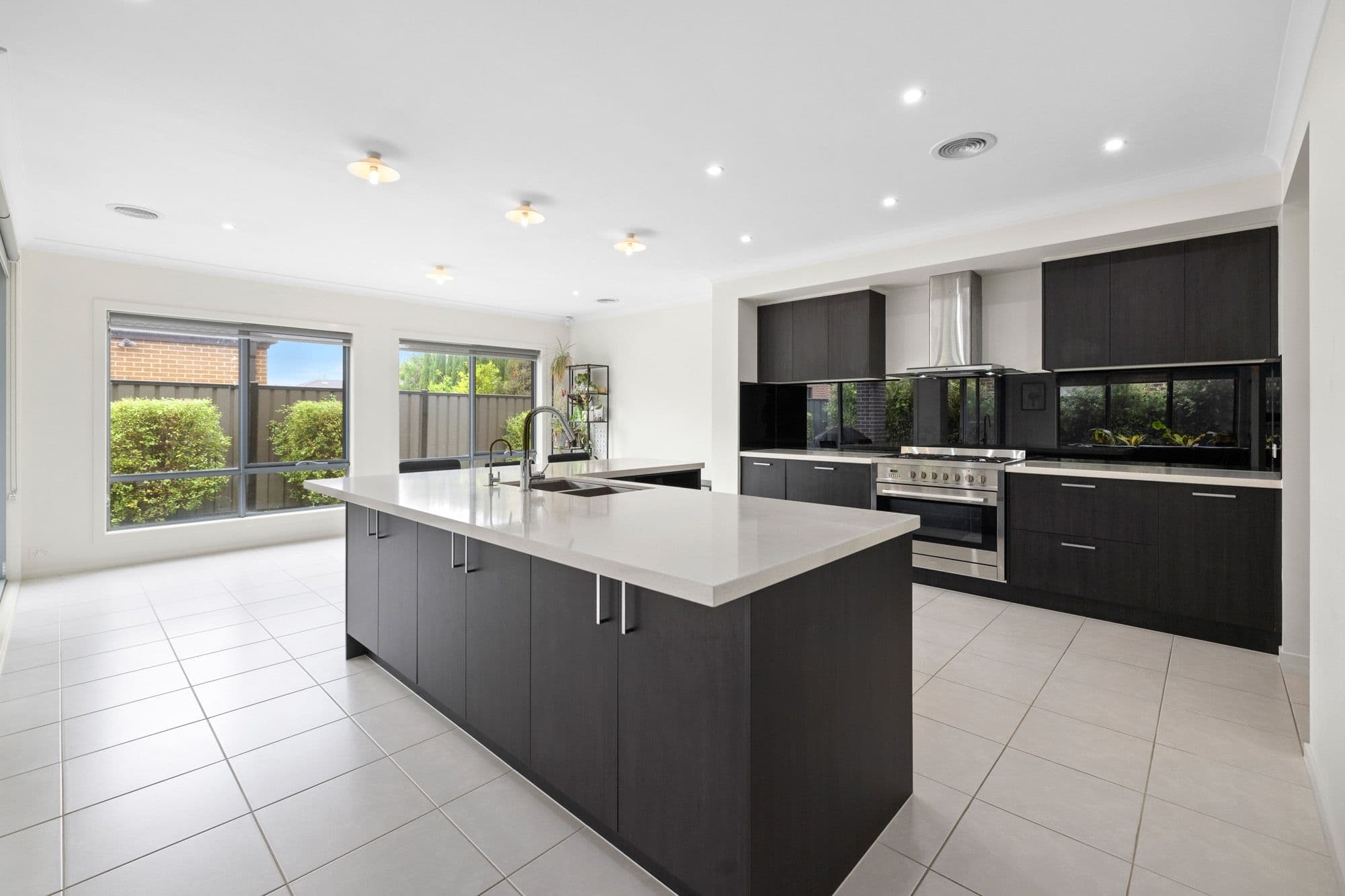 21 Montvale Road, Truganina VIC 3029, Truganina - Thumbnail 2