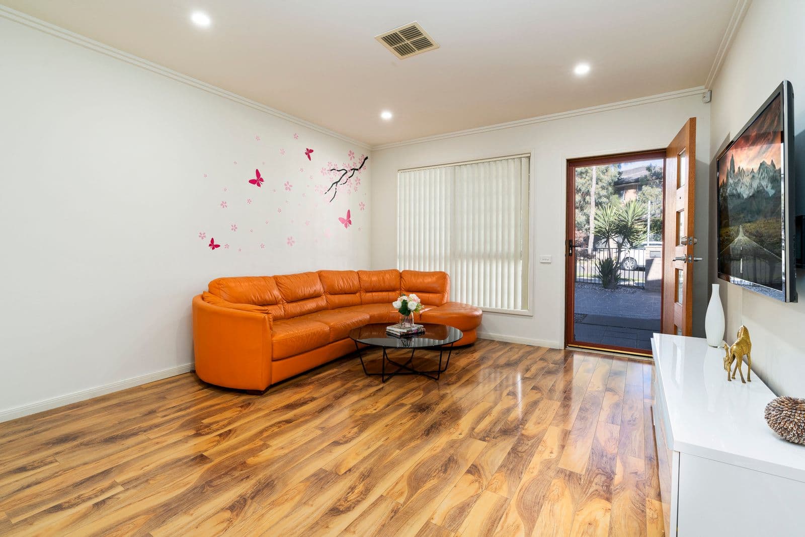 4 Reeves Crescent, Bonnyrigg NSW 2177, Bonnyrigg - Thumbnail 2