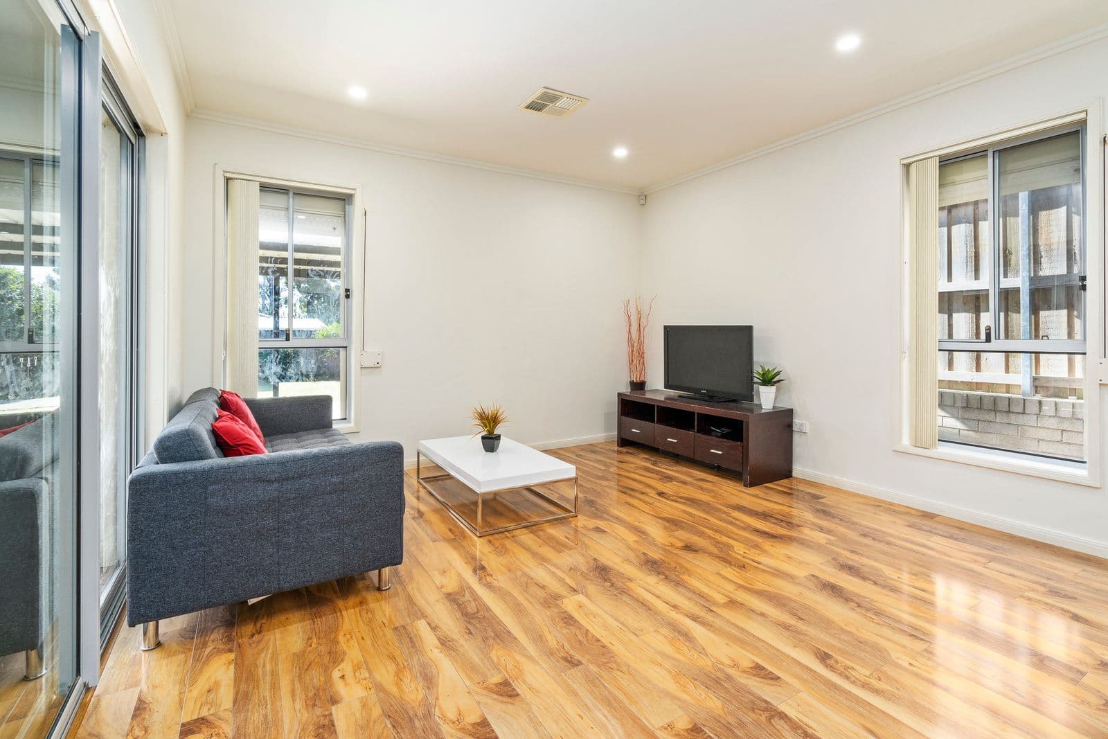 4 Reeves Crescent, Bonnyrigg NSW 2177, Bonnyrigg - Thumbnail 5