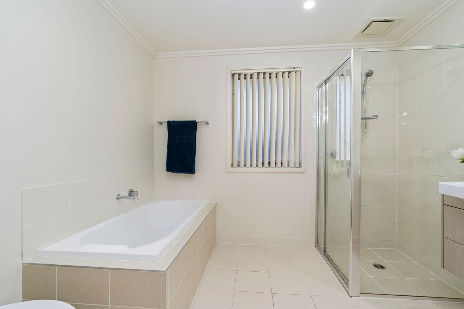4 Reeves Crescent, Bonnyrigg NSW 2177, Bonnyrigg - Thumbnail 8