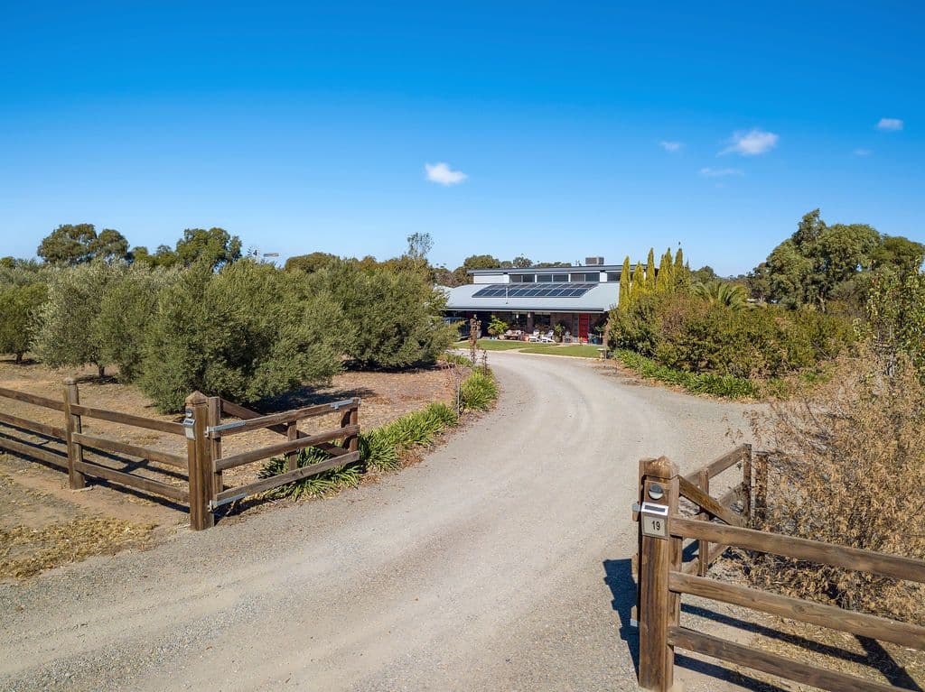 19 Wenhams Road, Jamestown SA 5491, Jamestown - Image 1