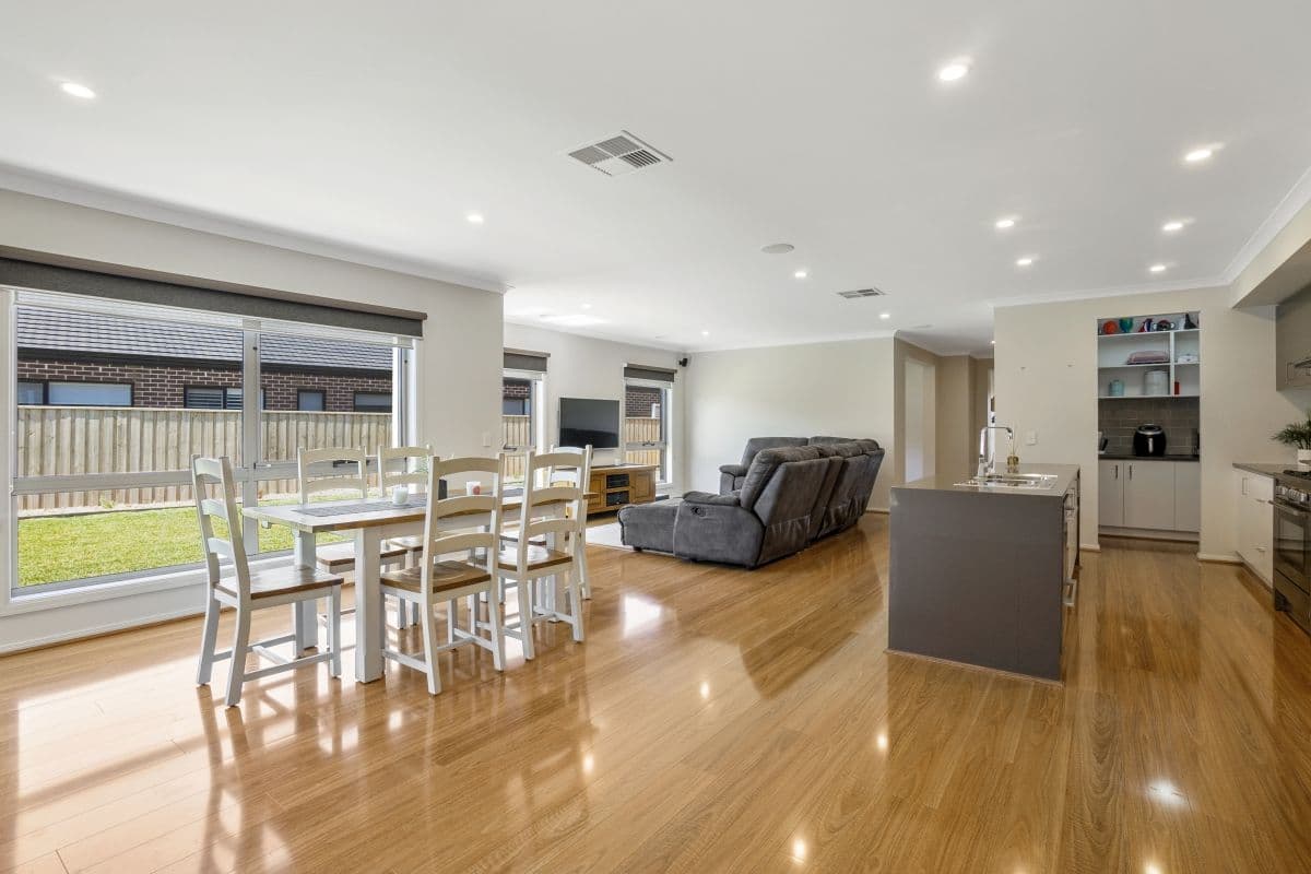 12 Fairhall Avenue, Werribee VIC 3030, Werribee - Thumbnail 4