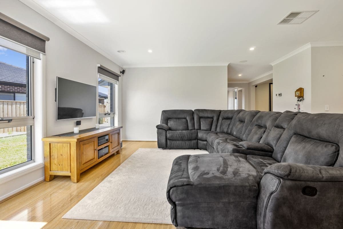 12 Fairhall Avenue, Werribee VIC 3030, Werribee - Thumbnail 7