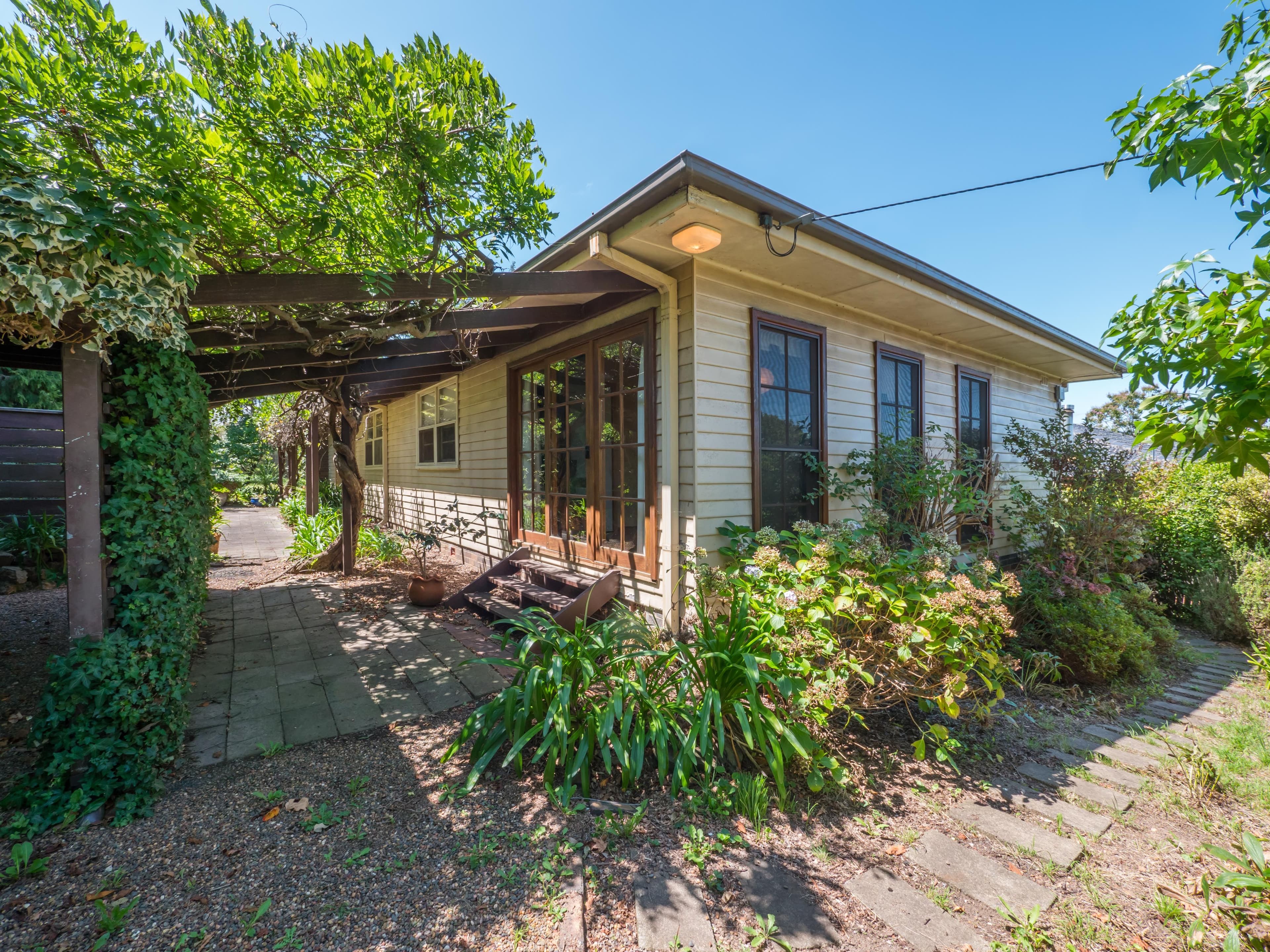 11 College Avenue, Armidale - Image 1