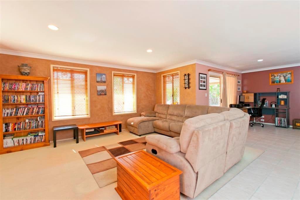 2 Matthews Way, WAKERLEY QLD 4154, Wakerley - Thumbnail 3