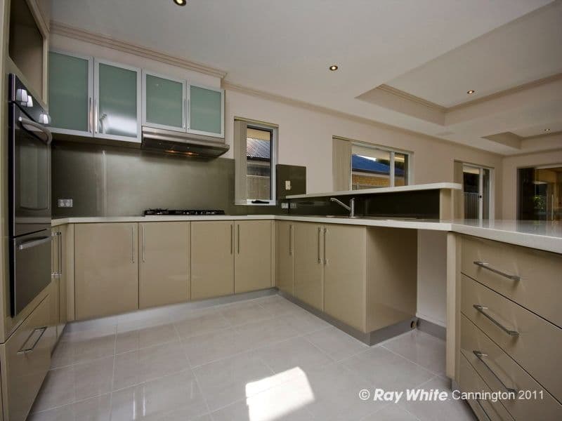 18 Glenariff Boulevard, CANNING VALE WA 6155, Canning Vale - Thumbnail 2
