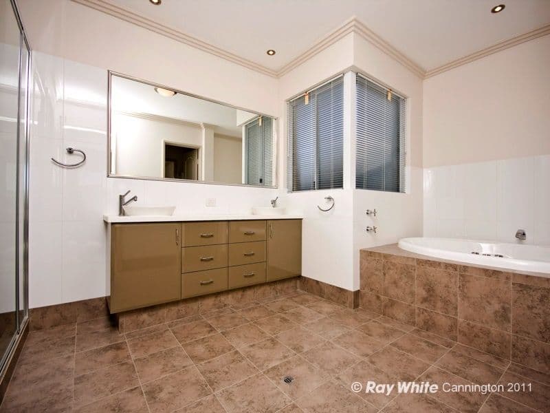18 Glenariff Boulevard, CANNING VALE WA 6155, Canning Vale - Thumbnail 3