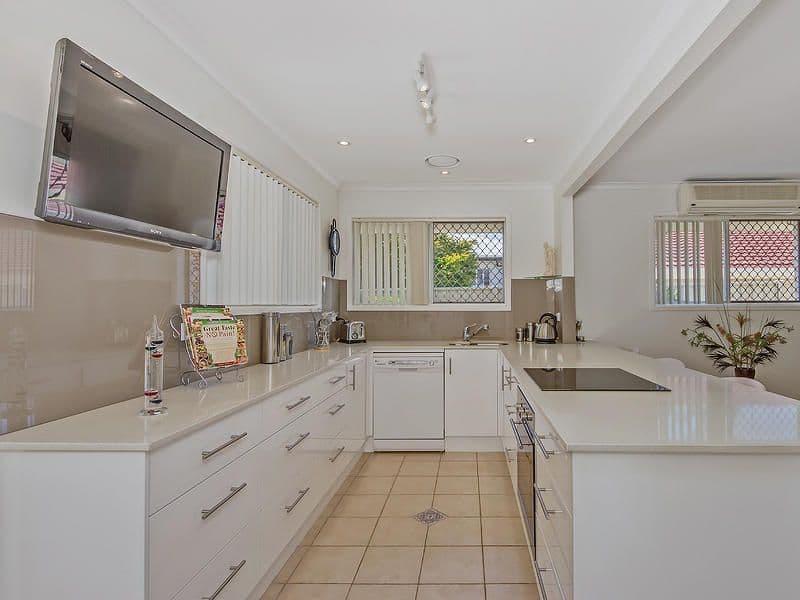 51 Brolga Avenue, SOUTHPORT QLD 4215, Southport - Thumbnail 2