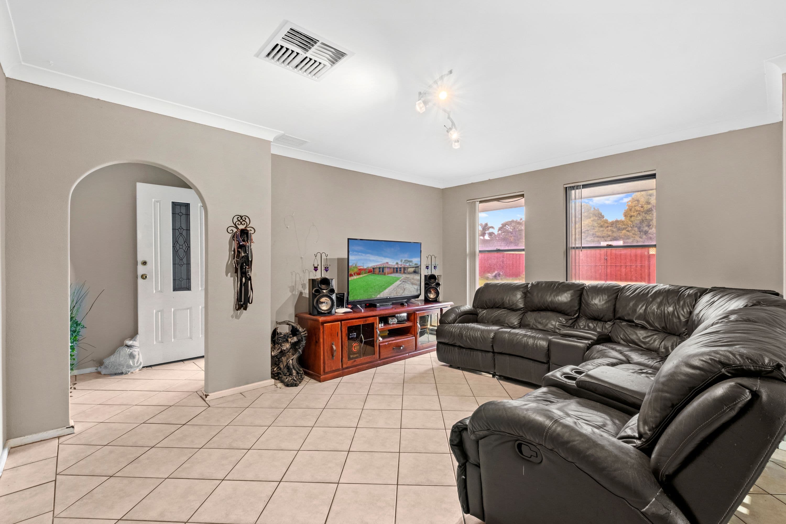 14 Oakfield Place, Kelmscott WA 6111, Kelmscott - Thumbnail 3