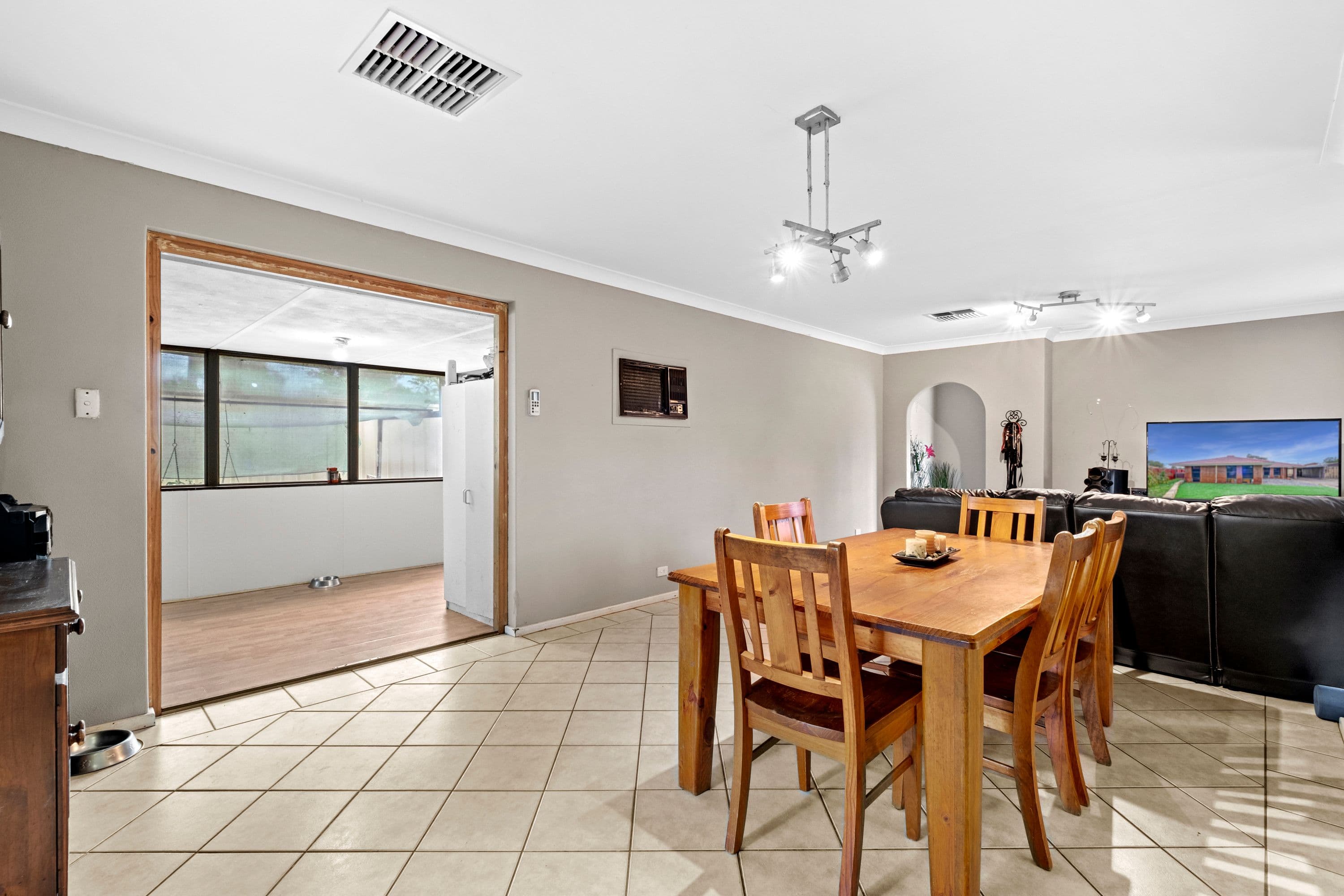 14 Oakfield Place, Kelmscott WA 6111, Kelmscott - Thumbnail 5
