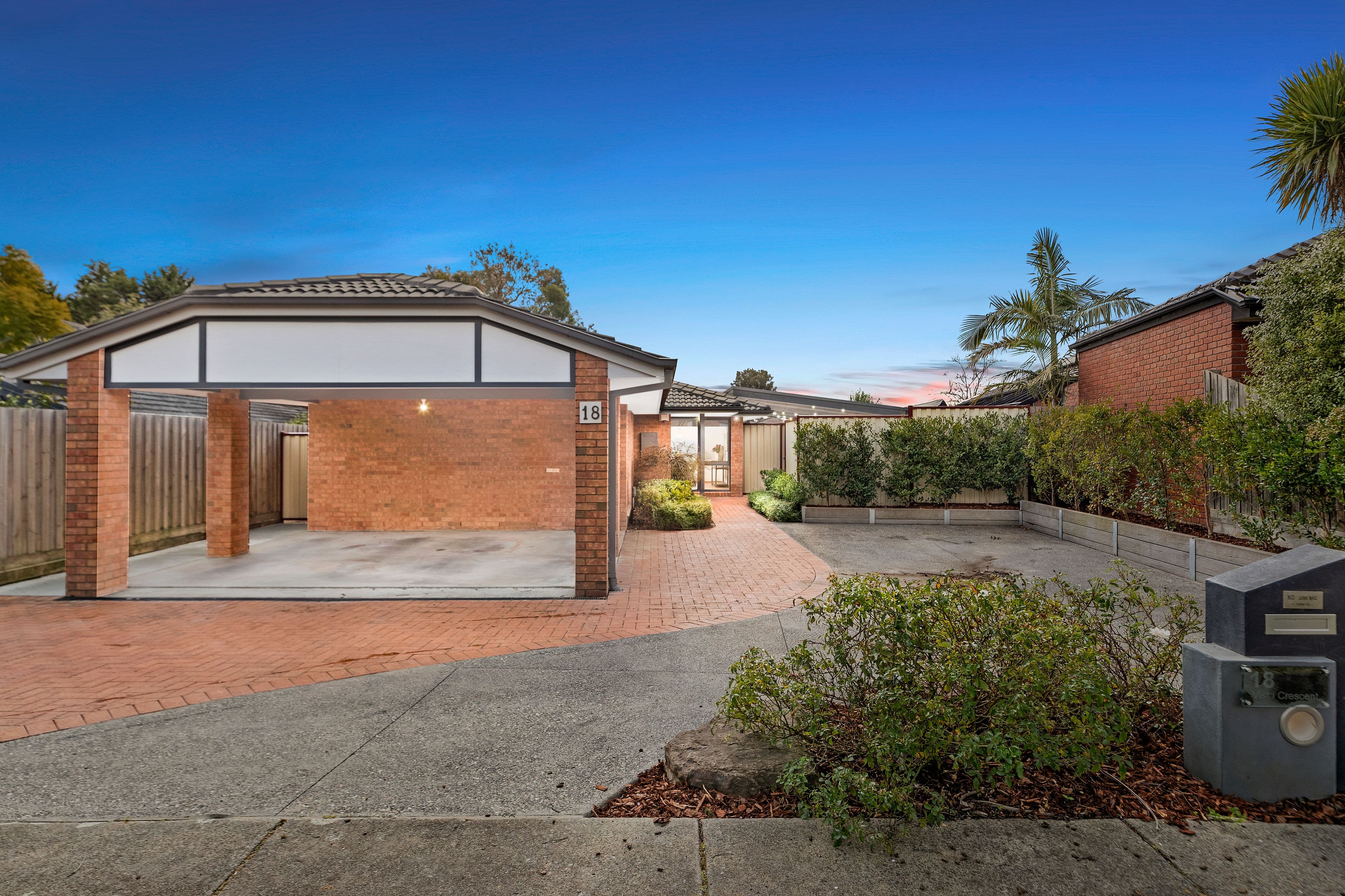 18 Vista Crescent, Rowville VIC 3178, Rowville - Thumbnail 2