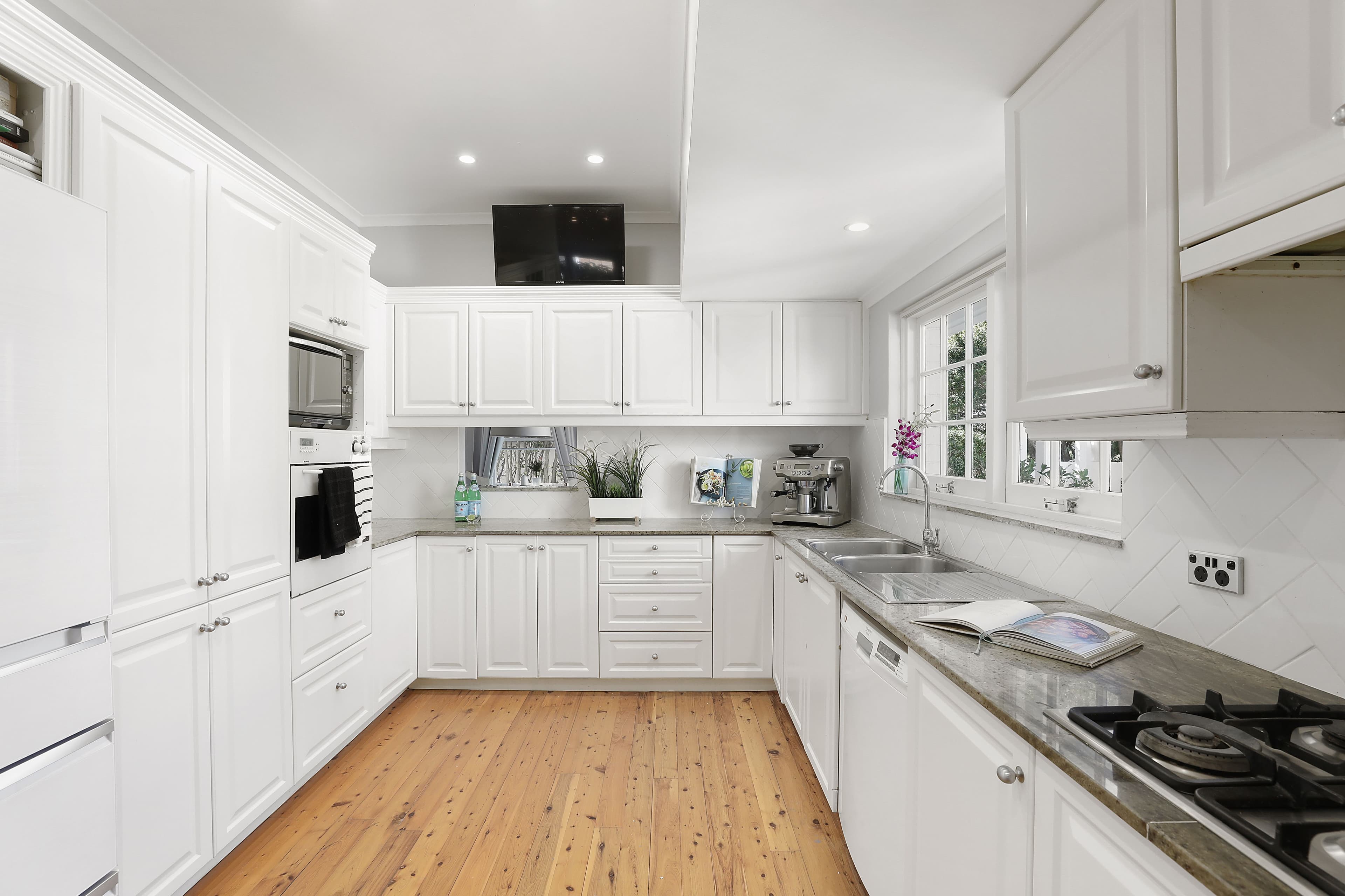 2 Greenfield Avenue, Middle Cove - Thumbnail 5