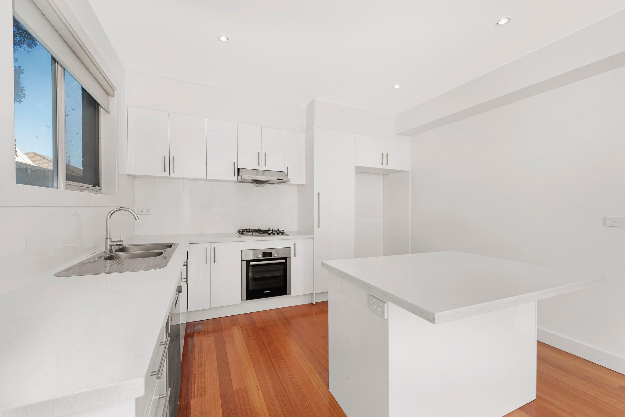 10 Newbigin Street, Burwood VIC 3125, Burwood - Thumbnail 2