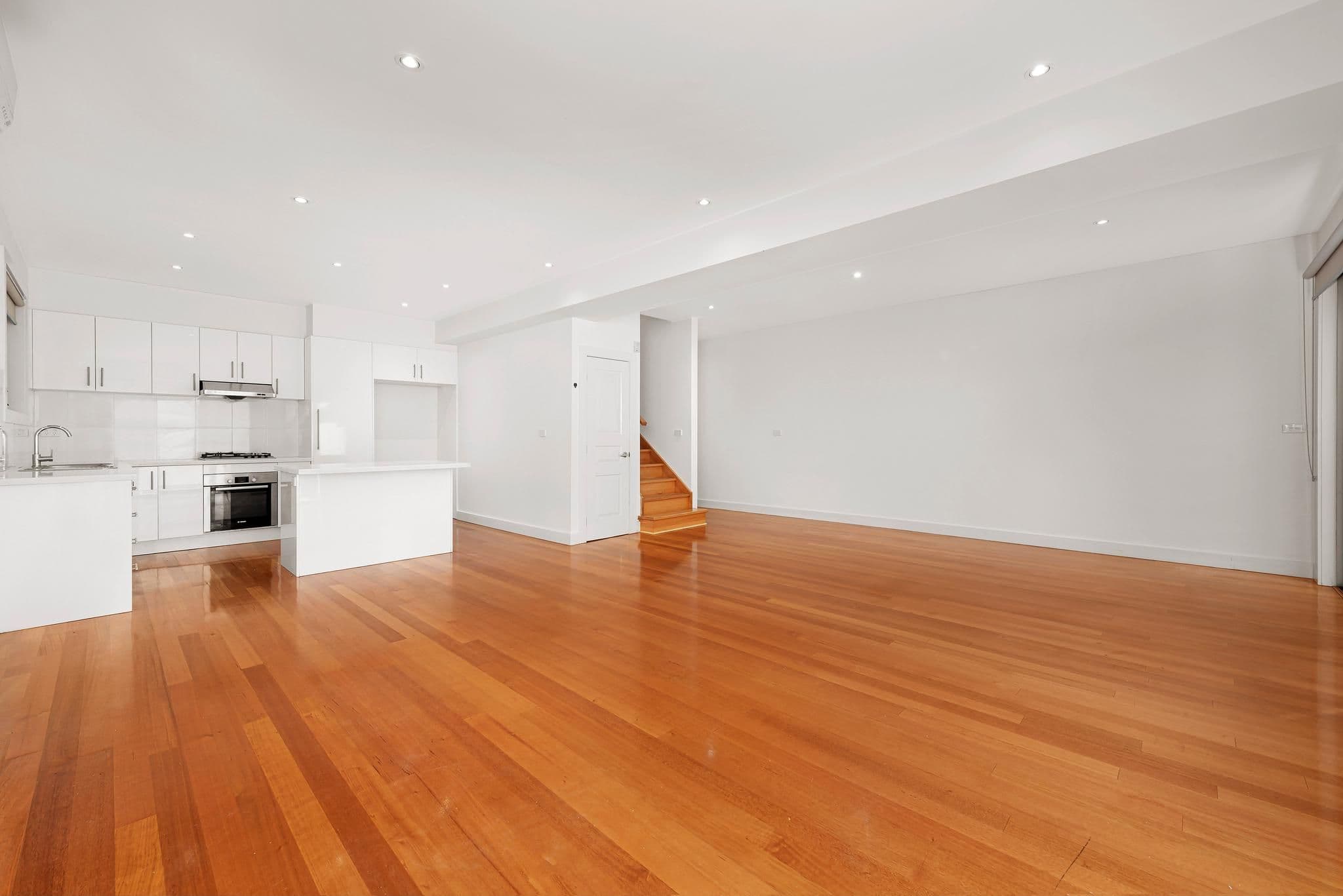 10 Newbigin Street, Burwood VIC 3125, Burwood - Thumbnail 3