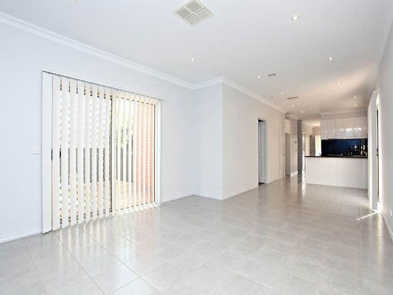 24 Klippel Way, Caroline Springs - Thumbnail 4