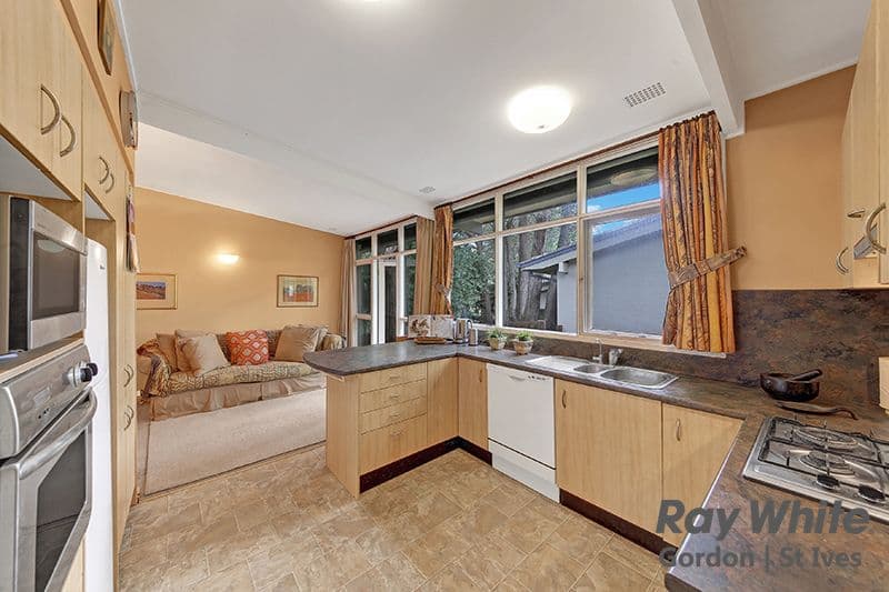 7 Lowry Crescent, St Ives - Thumbnail 4