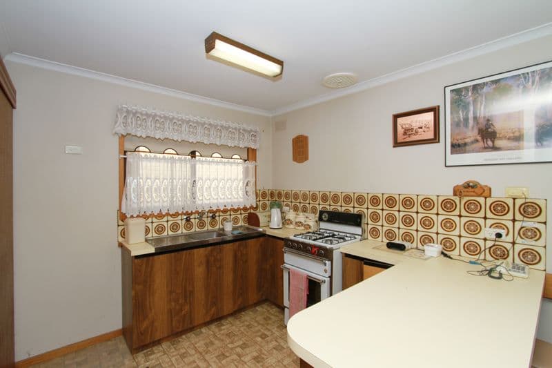 31 Mitchell Street, KANGAROO FLAT VIC 3555, Kangaroo Flat - Thumbnail 3