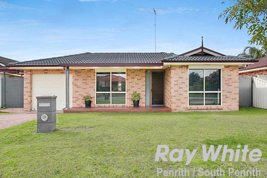 15 Paganini Crescent, Claremont Meadows - Image 1