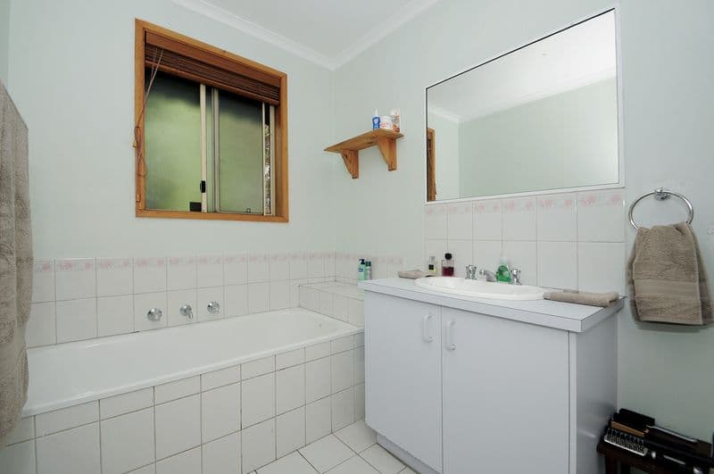 96 Carrum Woods Drive, CARRUM DOWNS VIC 3201, Carrum Downs - Thumbnail 4