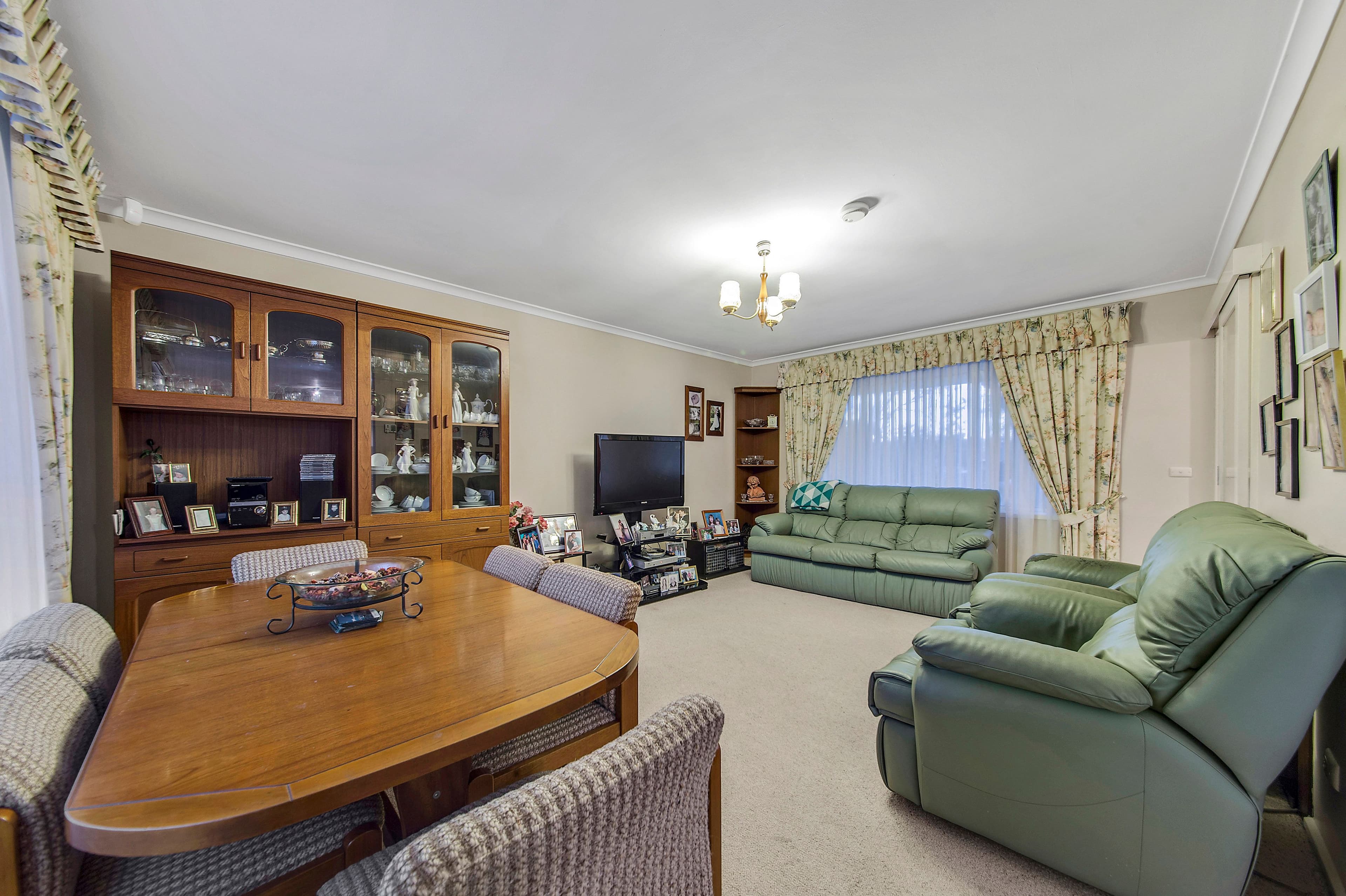6 Gibbes Place, Weetangera ACT 2614, Weetangera - Thumbnail 2