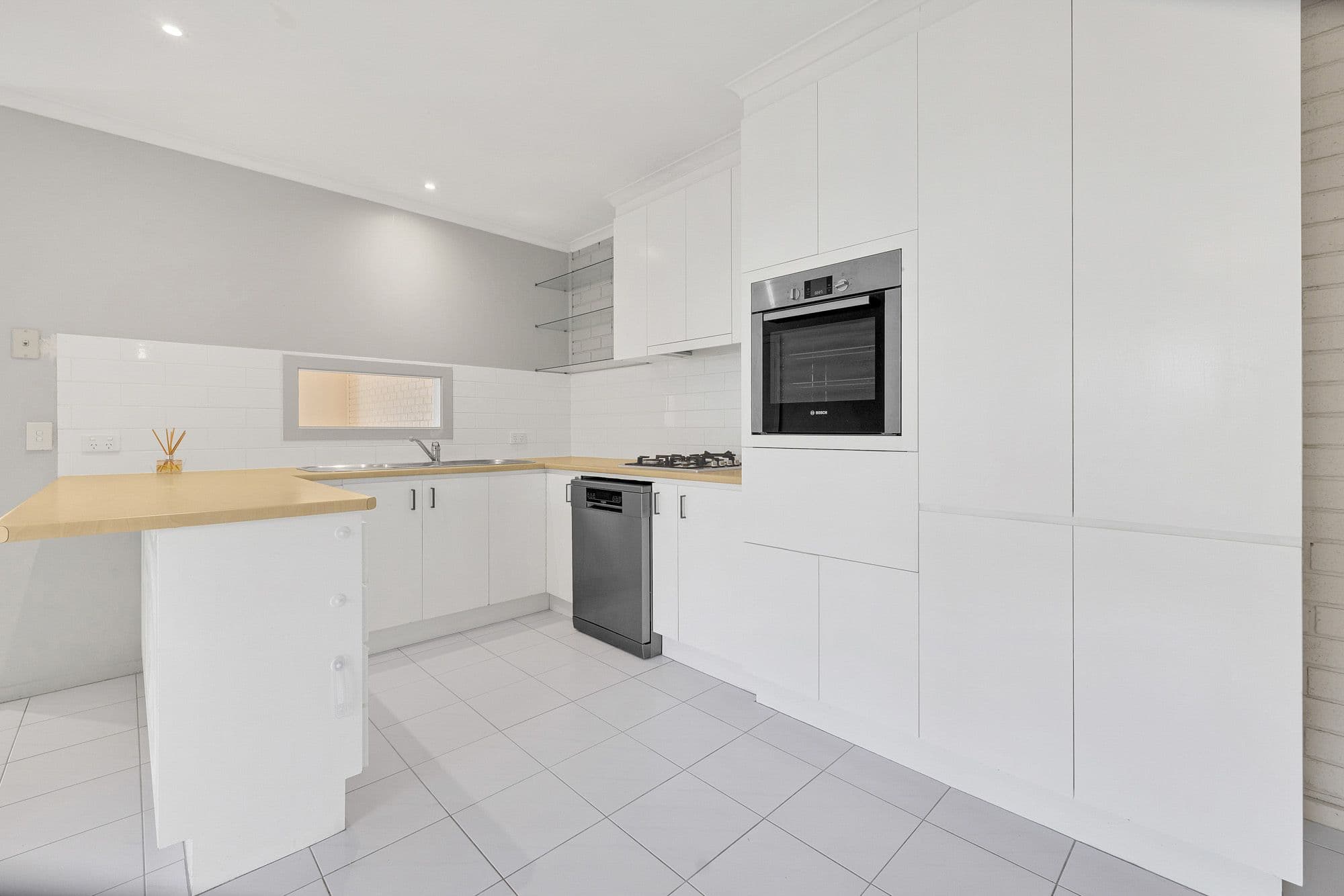 253 Greaves Street North, Werribee VIC 3030, Werribee - Thumbnail 2